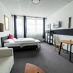 Full House Hostel Nuernberg - Shared Bath & Kitchen