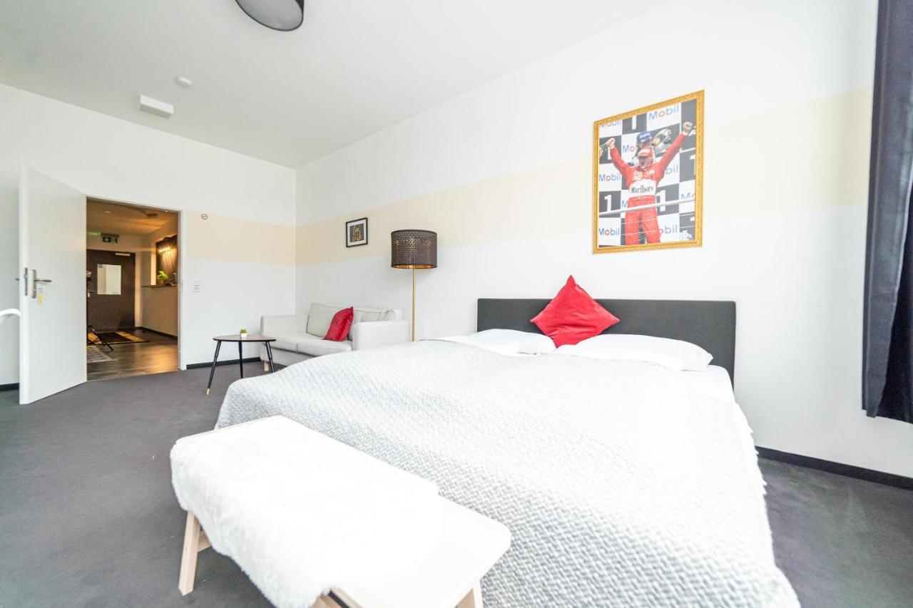 Full House - Shared Bath & Kitchen Nuremberg